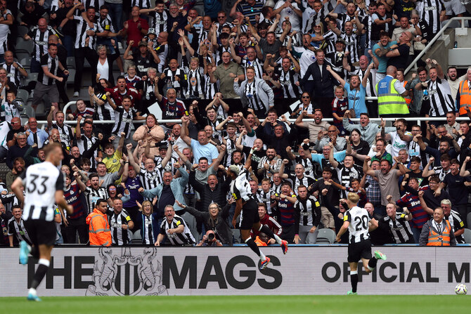 10 man Newcastle hold off Southampton challenge to get win on Premier League opening day